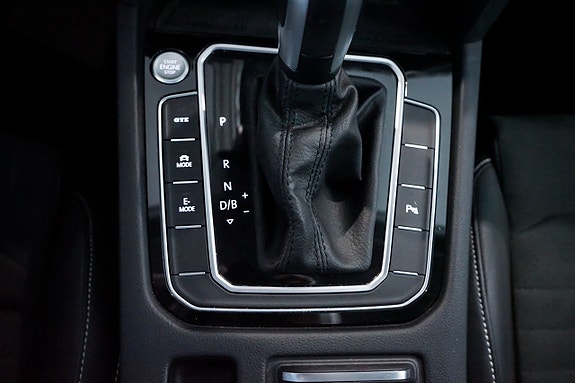 Volkswagen Passat 26 of 30