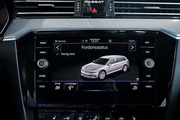 Volkswagen Passat 18 of 30
