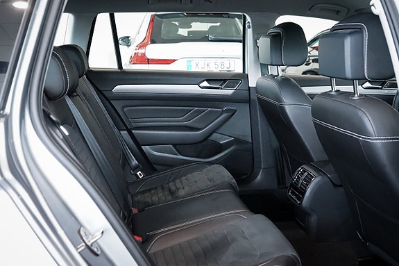 Volkswagen Passat 12 of 30