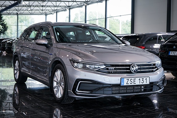 Volkswagen Passat 2 of 5