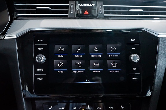 Volkswagen Passat 14 of 30