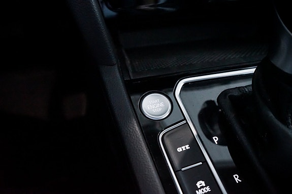 Volkswagen Passat 27 of 30