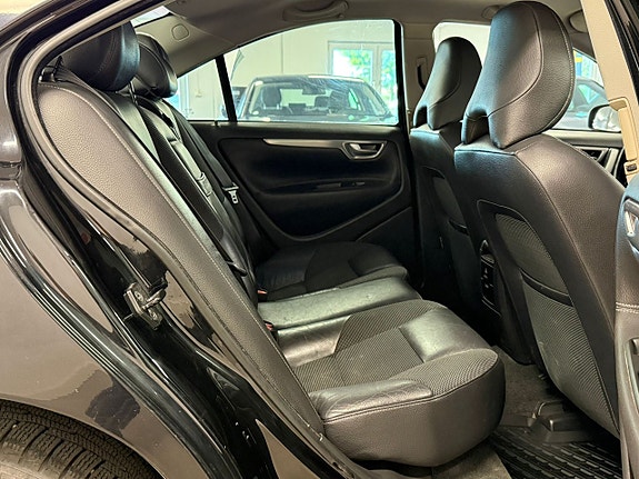 Volvo S60 15 of 24