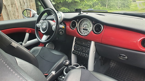 MINI Cooper 2 of 5