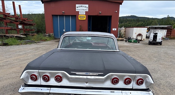 Chevrolet Impala 2 of 5