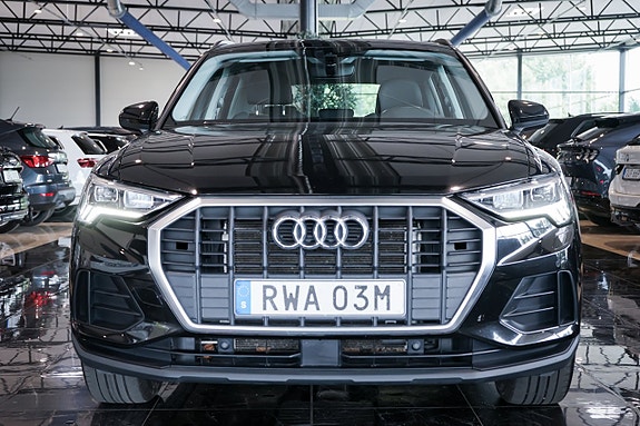 Audi Q3 3 of 5