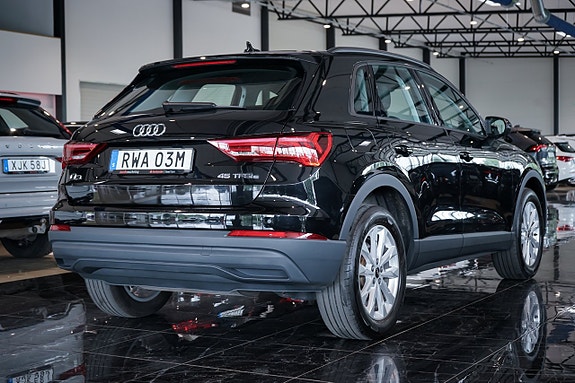 Audi Q3 7 of 30