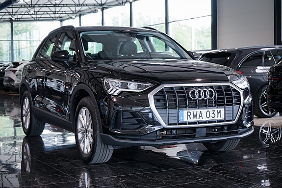 Audi Q3 2 of 5