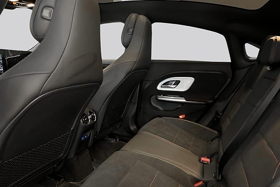 Mercedes-Benz CLA350 9 of 14