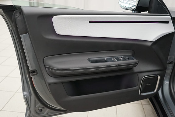 Polestar 4 5 of 24