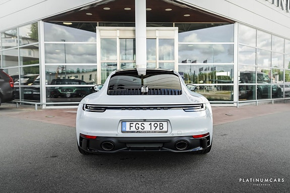 Porsche 911 4 of 5