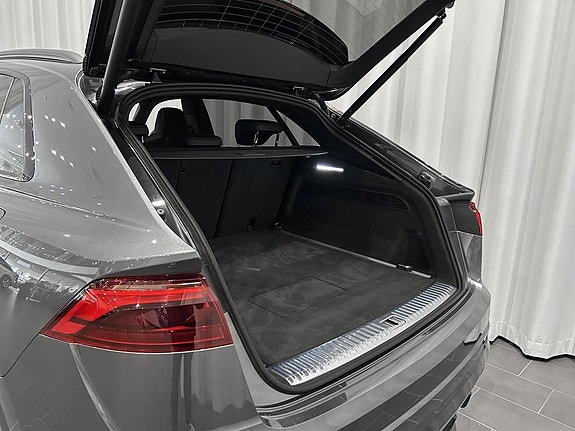 Audi Q8 4 of 5