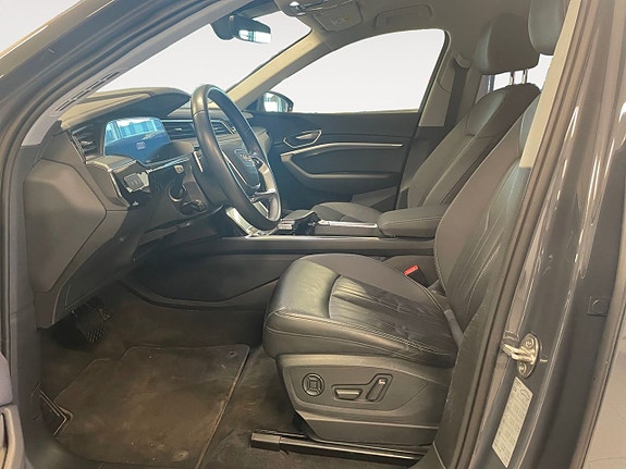 Audi Q8 10 of 26