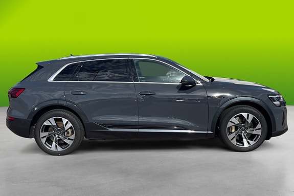 Audi Q8 2 of 26
