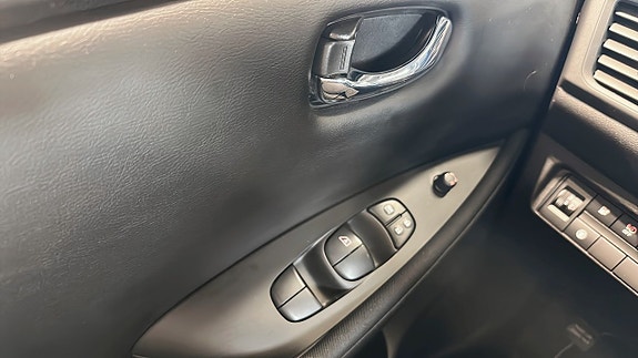 Nissan Leaf 16 of 17