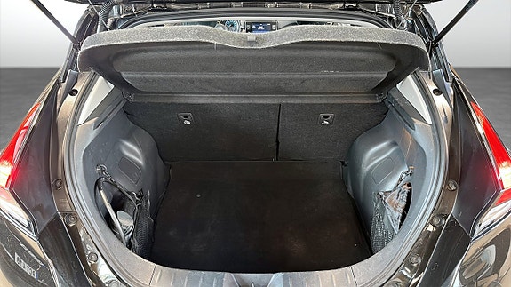 Nissan Leaf 10 of 17