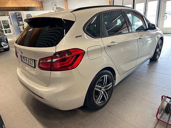 BMW 225xe 3 of 14