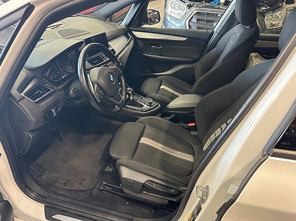 BMW 225xe 6 of 14