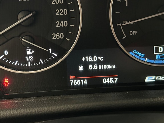 BMW 225xe 11 of 14