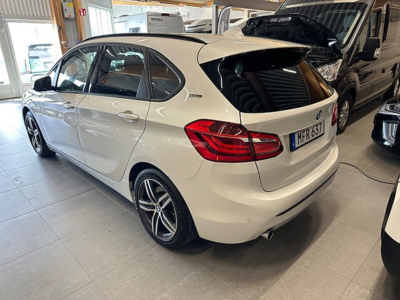 BMW 225xe 2 of 14