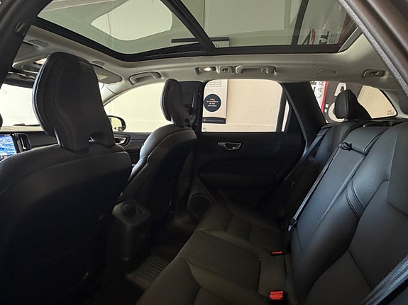 Volvo XC60 13 of 26