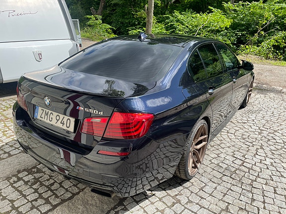 BMW M550d 3 of 5