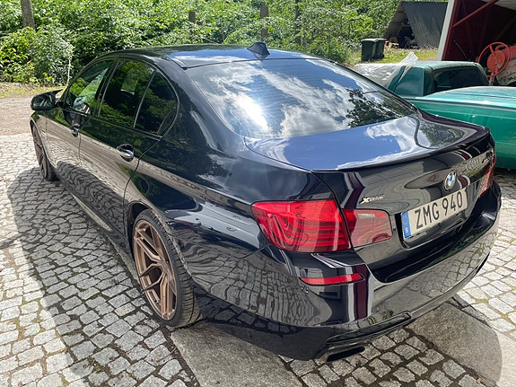 BMW M550d 4 of 5