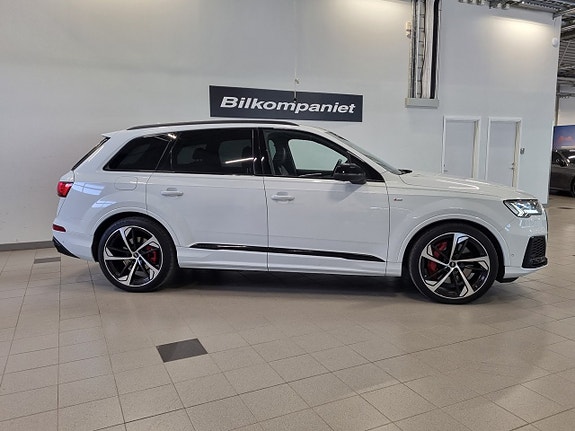 Audi Q7 2 of 14