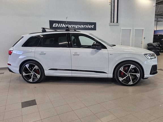 Audi Q7 2 of 5