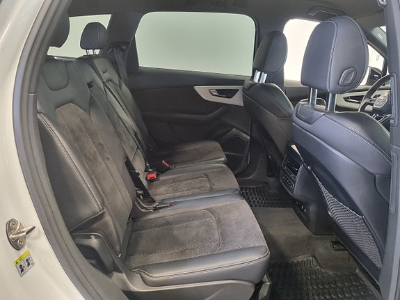 Audi Q7 8 of 14