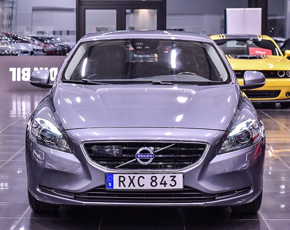 Volvo V40 6 of 23