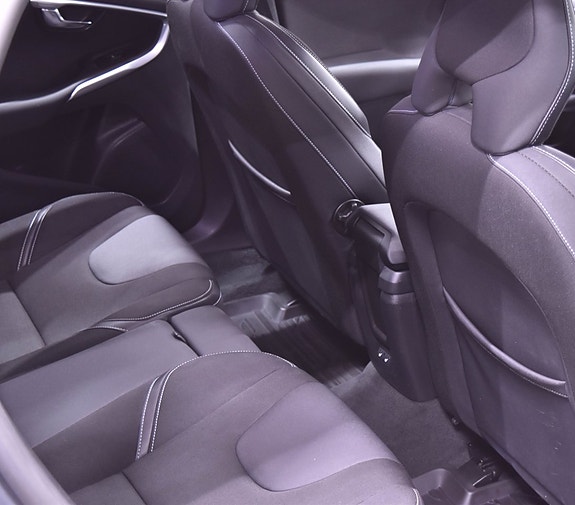 Volvo V40 11 of 23