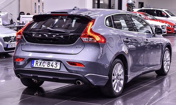Volvo V40 4 of 5