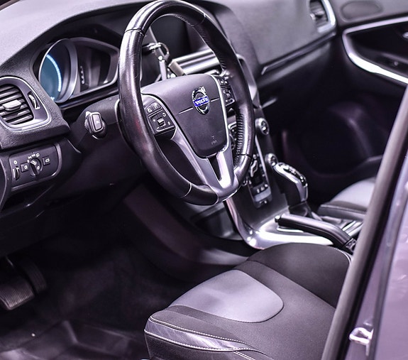 Volvo V40 7 of 23