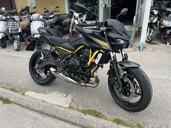 Kawasaki Z650S 2 of 4