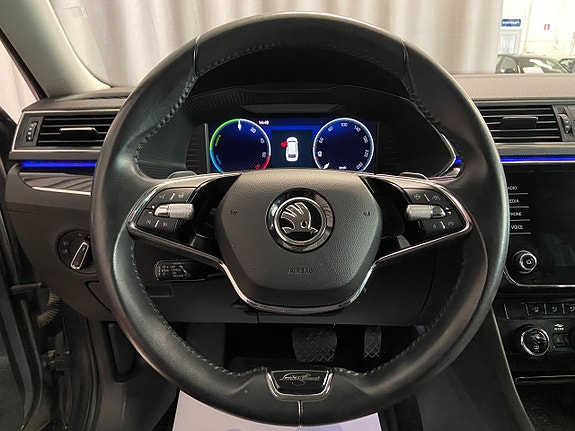 Skoda Superb 18 of 28