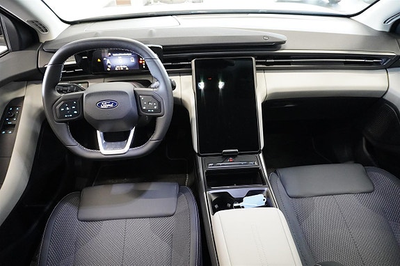 Ford Explorer 2 of 5