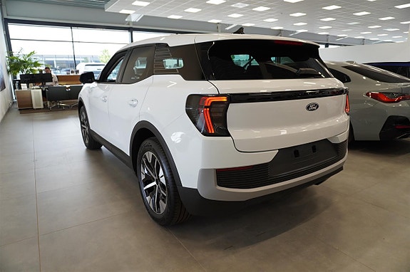 Ford Explorer 4 of 5