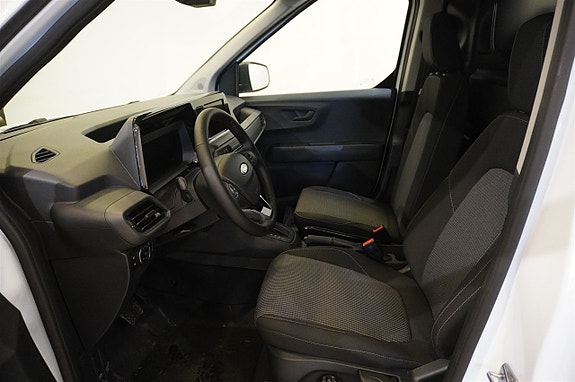 Ford Transit Courier 8 of 8