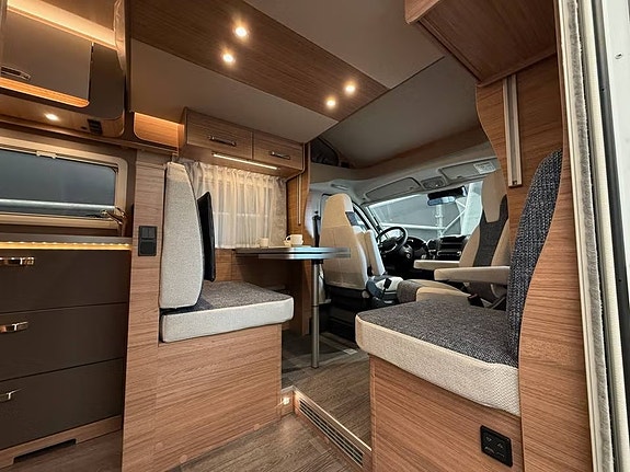 Weinsberg CaraSuite 700 MEG 12 of 16