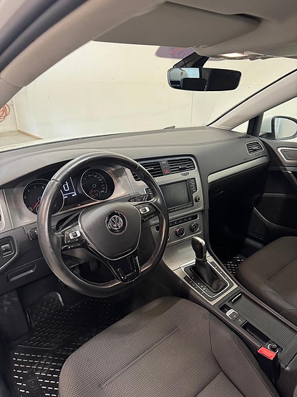 Volkswagen Golf VII 9 of 15