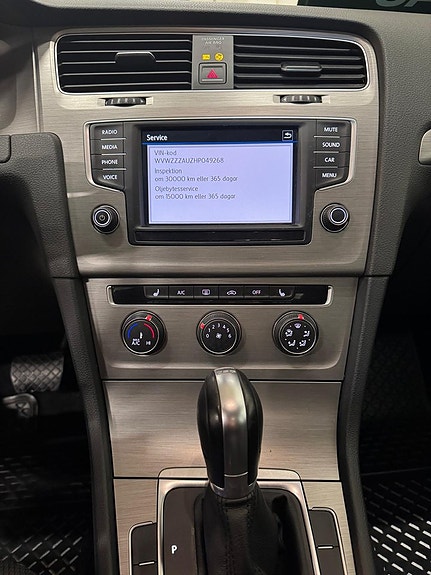 Volkswagen Golf VII 12 of 15