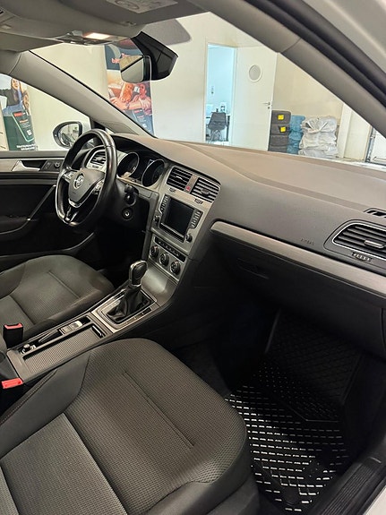 Volkswagen Golf VII 10 of 15