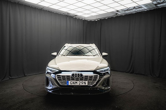 Audi Q8 e-tron 4 of 5