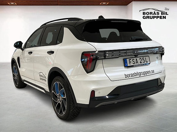 Lynk & Co 01 2 of 5