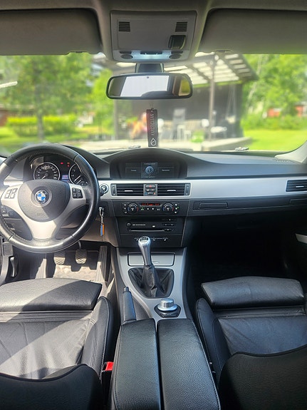 BMW 325Xi 5 of 5