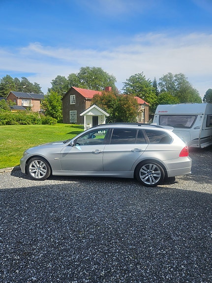 BMW 325Xi 3 of 5