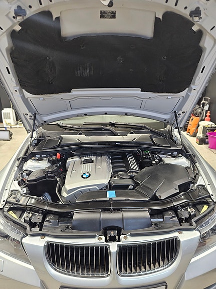 BMW 325Xi 4 of 5