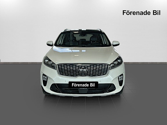 Kia Sorento 2 of 18