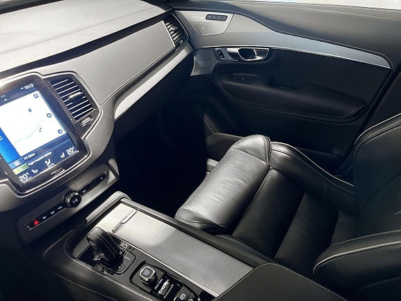 Volvo XC90 25 of 28